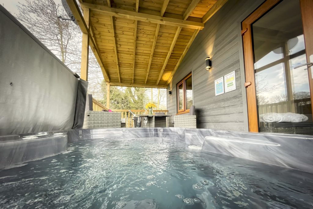 Hot tub in Yew Lodge at Flowery Dell Lodges
