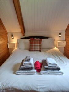 King bedroom in a lodge